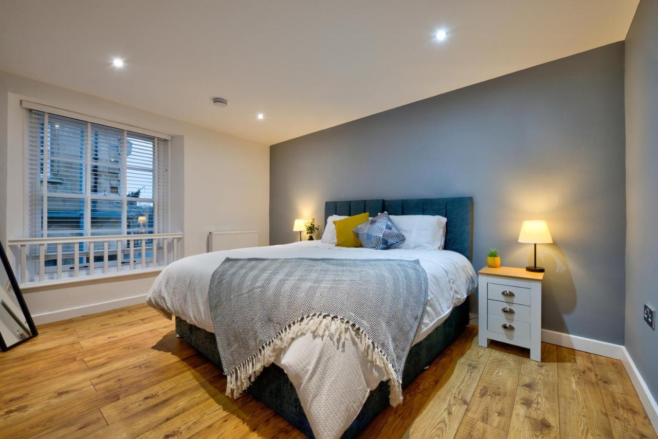 Central Stamford Retreat - Stylish 2-Bed Apartment & Parking Bagian luar foto