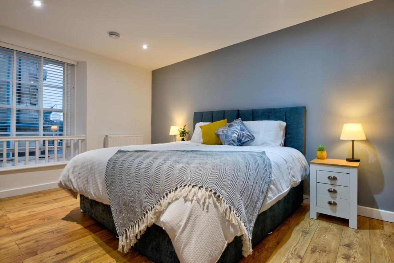 Central Stamford Retreat - Stylish 2-Bed Apartment & Parking Bagian luar foto