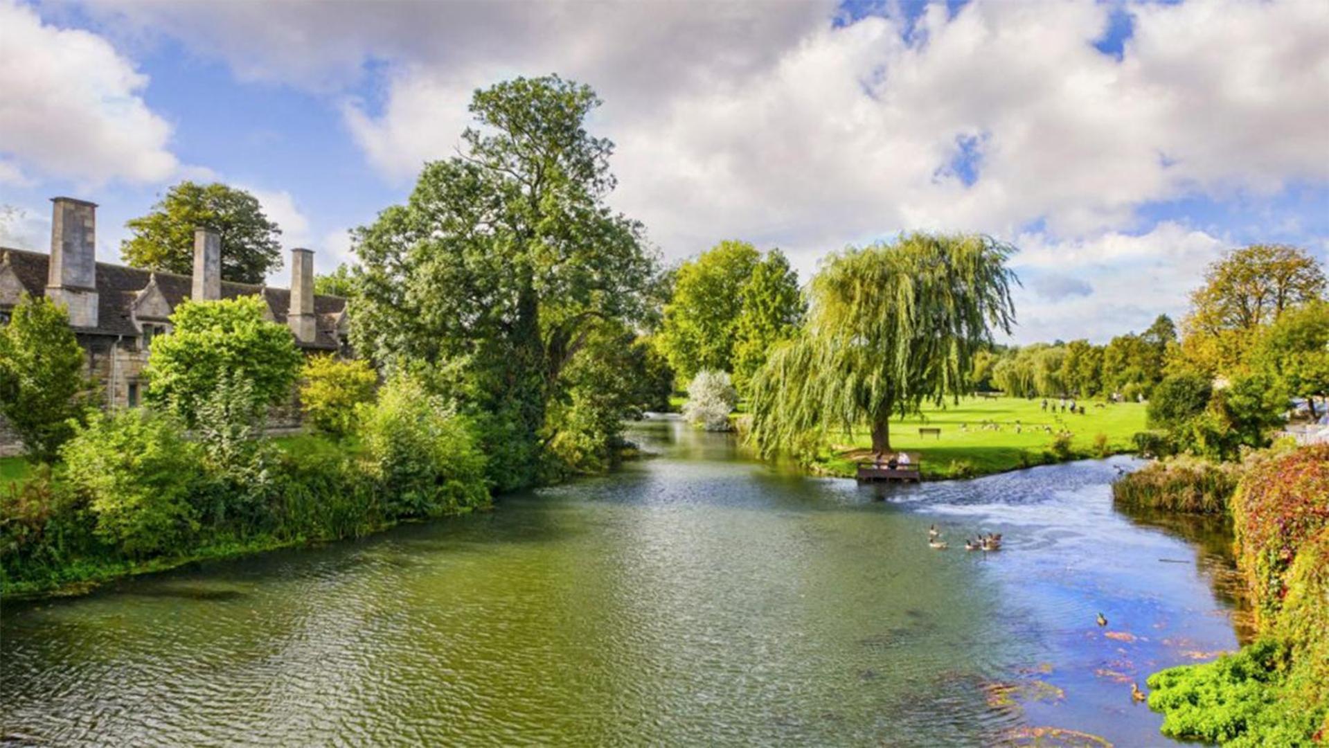 Central Stamford Retreat - Stylish 2-Bed Apartment & Parking Bagian luar foto